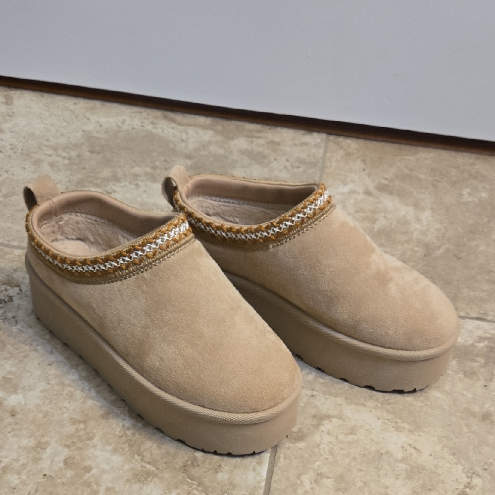 Women's Mudd Storm Tan Platform Mules